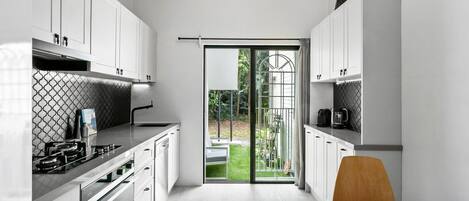 ميكروويف، موقد طهي مسطح، غسالة أطباق