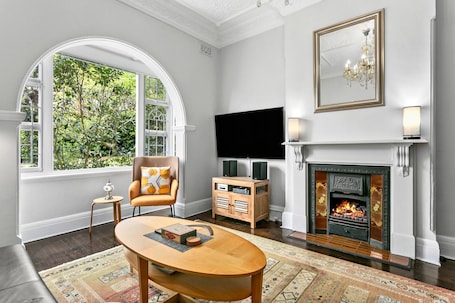 Interior. Cremorne - HOLT2 - Holt Ave - Elegant 2BR Heritage Apartment with Modern Comforts in Charming Cremorne