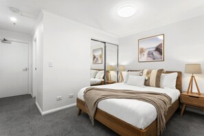 1 slaapkamer, een strijkplank/strijkijzer, wifi, beddengoed