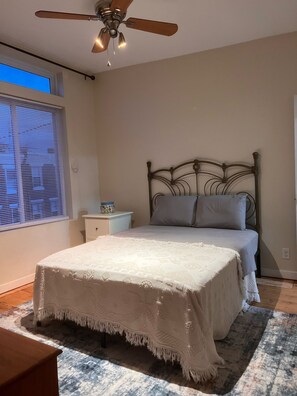 3 bedrooms, in-room safe, desk, iron/ironing board