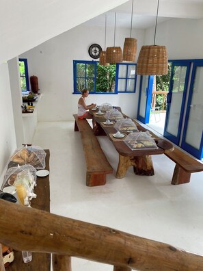 Free daily cooked-to-order breakfast