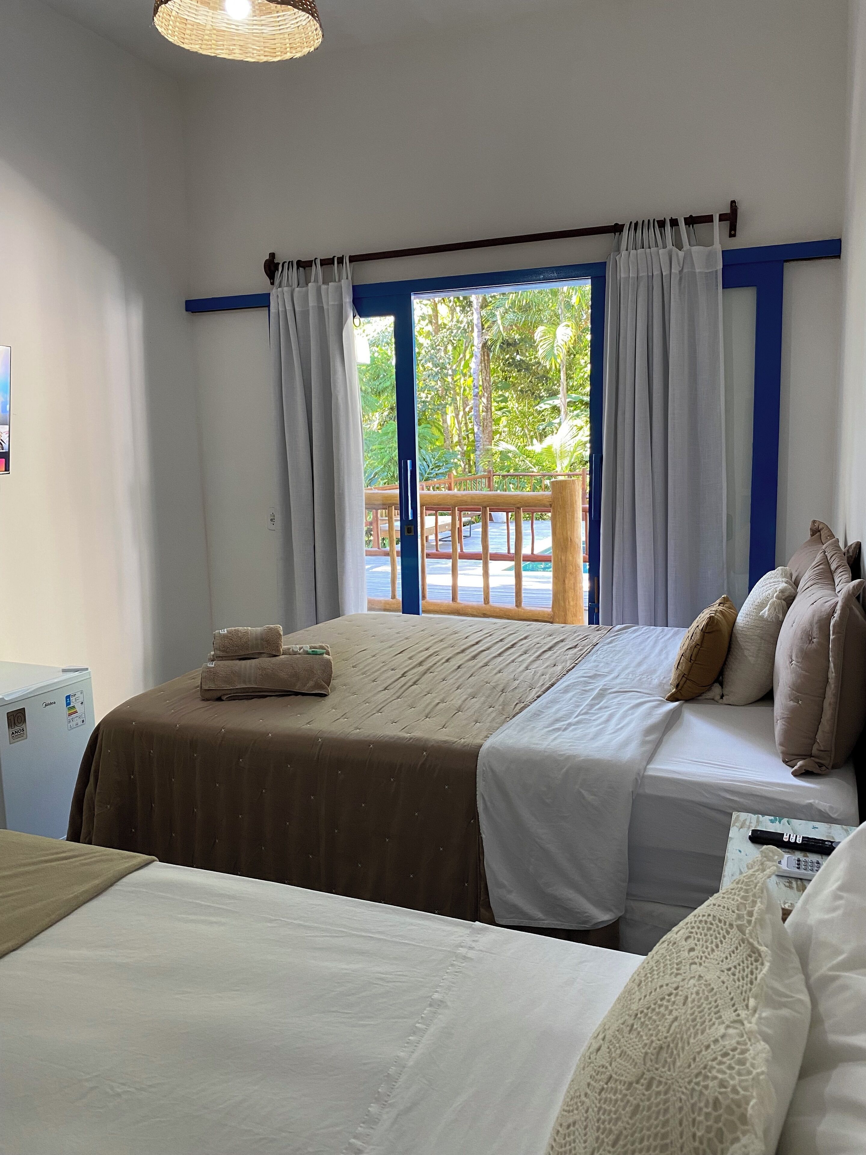 Quarto triplo conforto, varanda, no piso térreo | Roupas de cama premium, camas com colchões pillow-top, frigobar