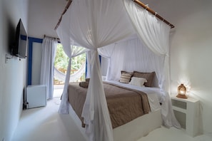 Kamar Twin Superior, 1 Tempat Tidur King, patio | Seprai premium, bantalan ekstra lembut, minibar, dan Wi-Fi gratis