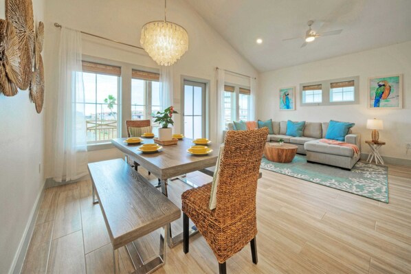 Casa (Multiple Bedrooms) | Interior