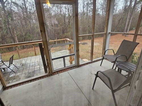 Spacious 3 BR, 2.5 Bath on quiet cul-de-sac within minutes of Leland Town Center