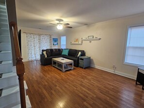 Smart TV - Spacious 3 BR, 2.5 Bath on quiet cul-de-sac within minutes of Leland Town Center (Leland)