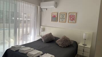 2 habitaciones, escritorio, tabla de planchar con plancha y wifi