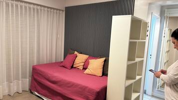 2 habitaciones, escritorio, tabla de planchar con plancha y wifi