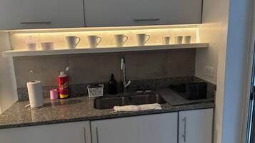 Refrigerador, microondas, horno, placa de cocina