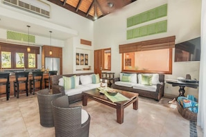 TV, offices - Bungalow with pool and backyard in Cap Cana (Punta Cana)