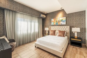 1 chambre, coffre-fort, fer et planche à repasser