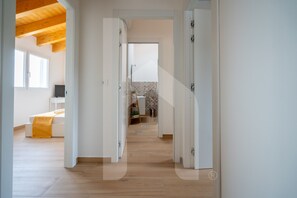 3 habitaciones, tabla de planchar con plancha, wifi y ropa de cama