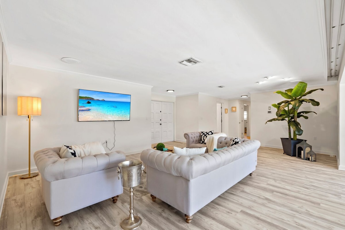 Photo 15 of VRBO vacation home in Naples FLORIDA at Aqualane Shores by Tomas Nagys REALTOR