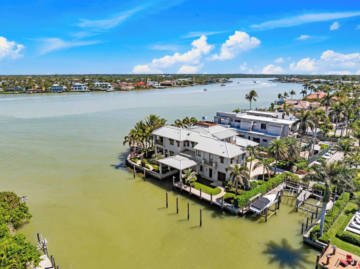 Photo 19 of VRBO vacation home in Naples FLORIDA at Aqualane Shores by Tomas Nagys REALTOR