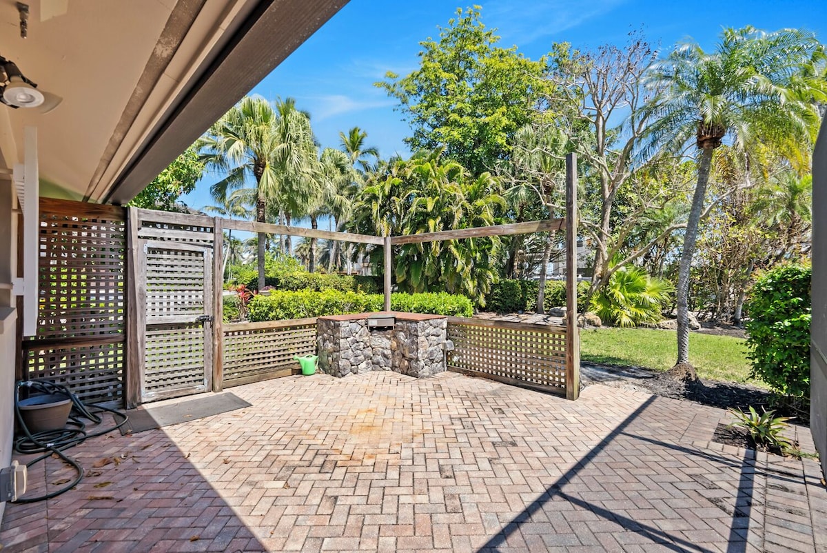 Photo 37 of VRBO vacation home in Naples FLORIDA at Aqualane Shores by Tomas Nagys REALTOR