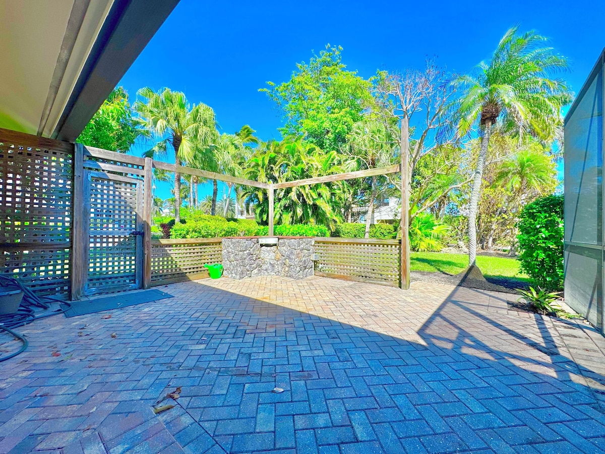 Photo 53 of VRBO vacation home in Naples FLORIDA at Aqualane Shores by Tomas Nagys REALTOR