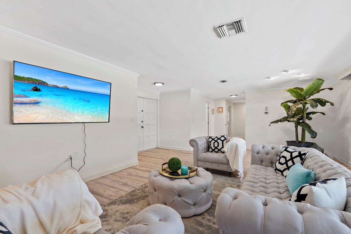 Photo 30 of VRBO vacation home in Naples FLORIDA at Aqualane Shores by Tomas Nagys REALTOR