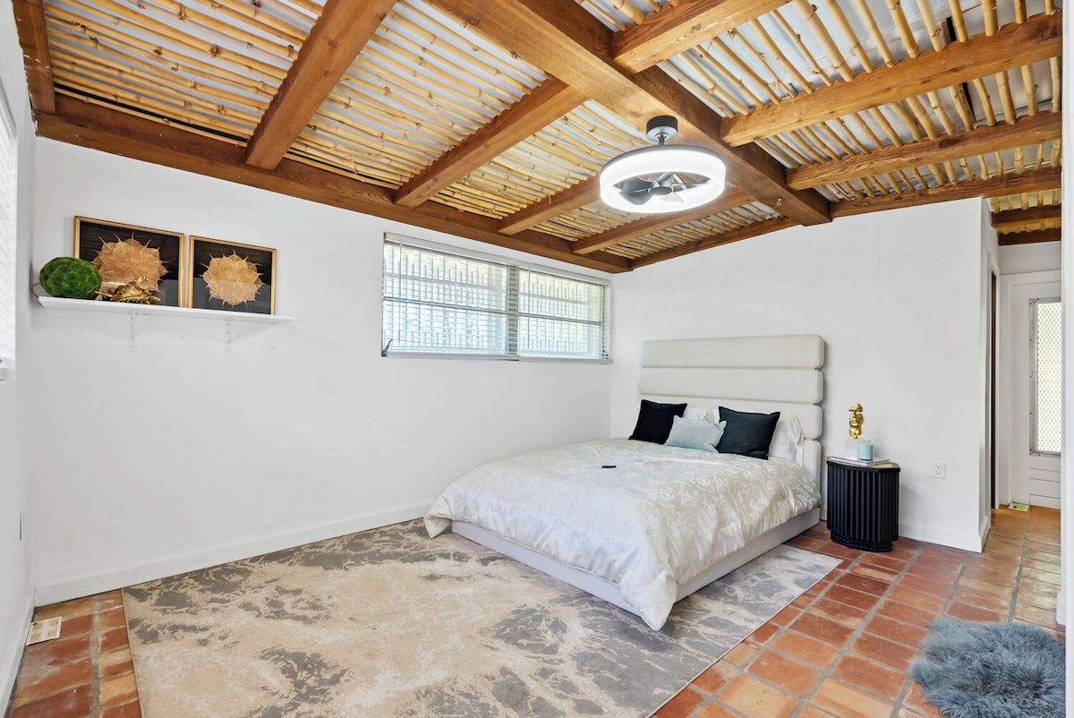 Photo 34 of VRBO vacation home in Naples FLORIDA at Aqualane Shores by Tomas Nagys REALTOR