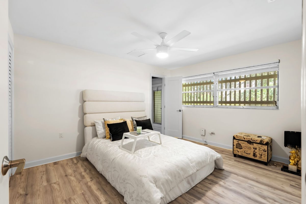 Photo 2 of VRBO vacation home in Naples FLORIDA at Aqualane Shores by Tomas Nagys REALTOR