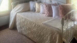 2 室のベッドルーム、アイロン / アイロン台、旅行用ベビーベッド、WiFi (無料)
