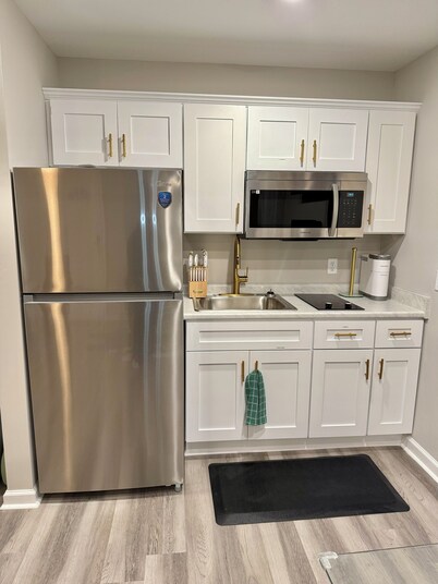 Mid-Town Cottage ~ Cozy Retreat