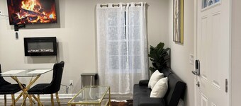 Mid-Town Cottage ~ Cozy Retreat