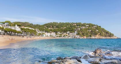 Apartment in Llafranc near Sandy Beach