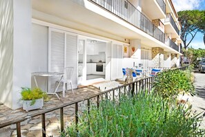Outdoor dining - Apartment in Llafranc near Sandy Beach (Llafranc)