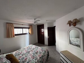 1 chambre, fer et planche à repasser, accès au Wi-Fi (inclus)