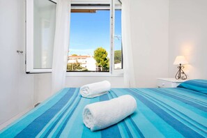 2 bedrooms, iron/ironing board, Internet