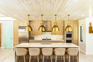 Micro-ondes, four, plaque de cuisson, lave-vaisselle