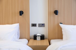 Standard-Zweibettzimmer, Stadtblick | Hochwertige Bettwaren, Schreibtisch, kostenloses WLAN, Bettwäsche