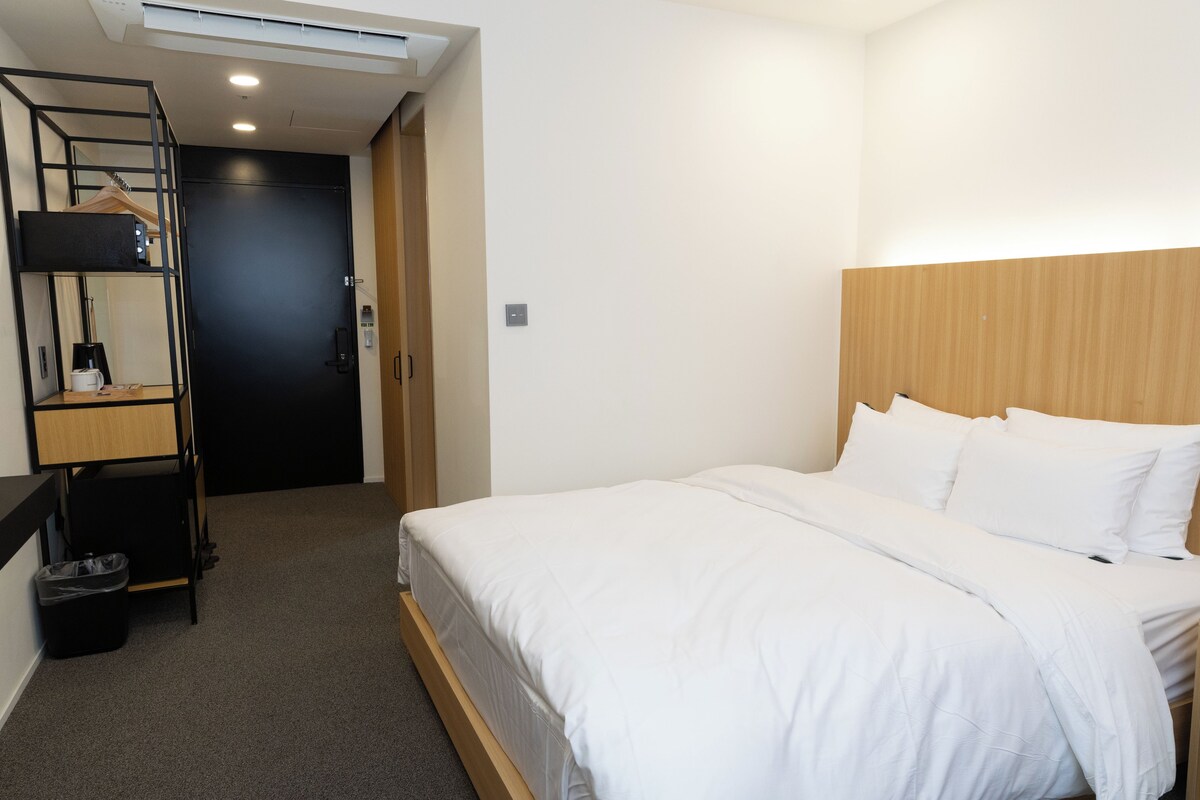 Standard Double Room, City View | Premium bedding, down comforters, desk, WiFi (free)