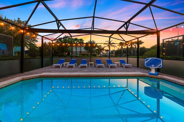 Een verwarmd zwembad