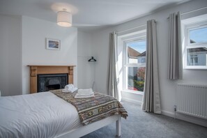 3 slaapkamers, een strijkplank/strijkijzer, wifi