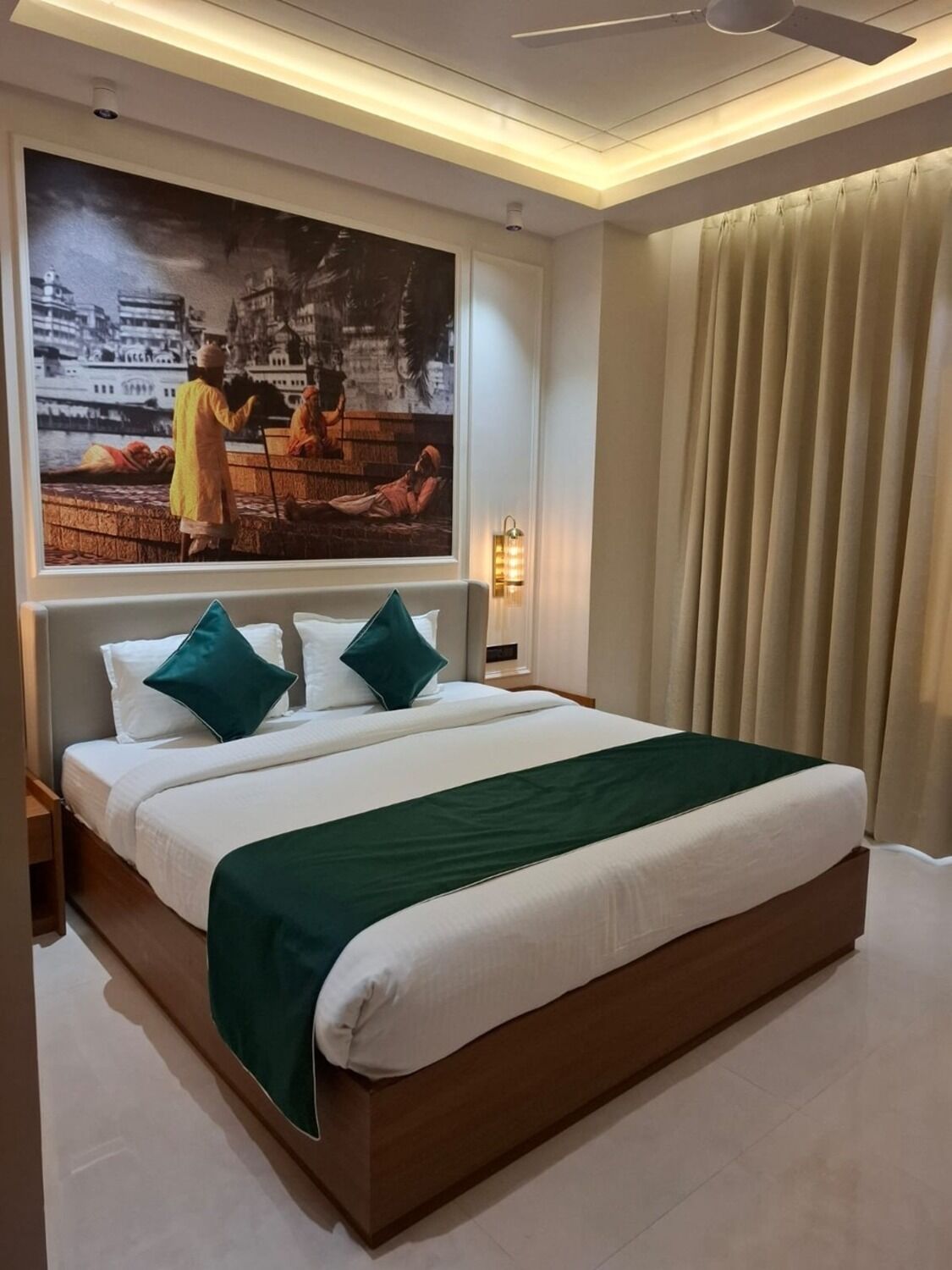 Dobbelt- eller tomannsrom – premium | Skrivebord