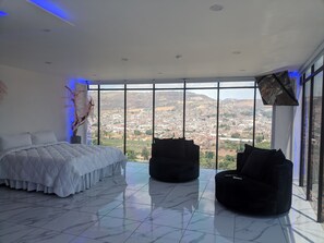 Deluxe Room, City View | Premium bedding, down comforters, in-room safe, soundproofing - HOTEL OASIS INN (Atotonilco el Alto)