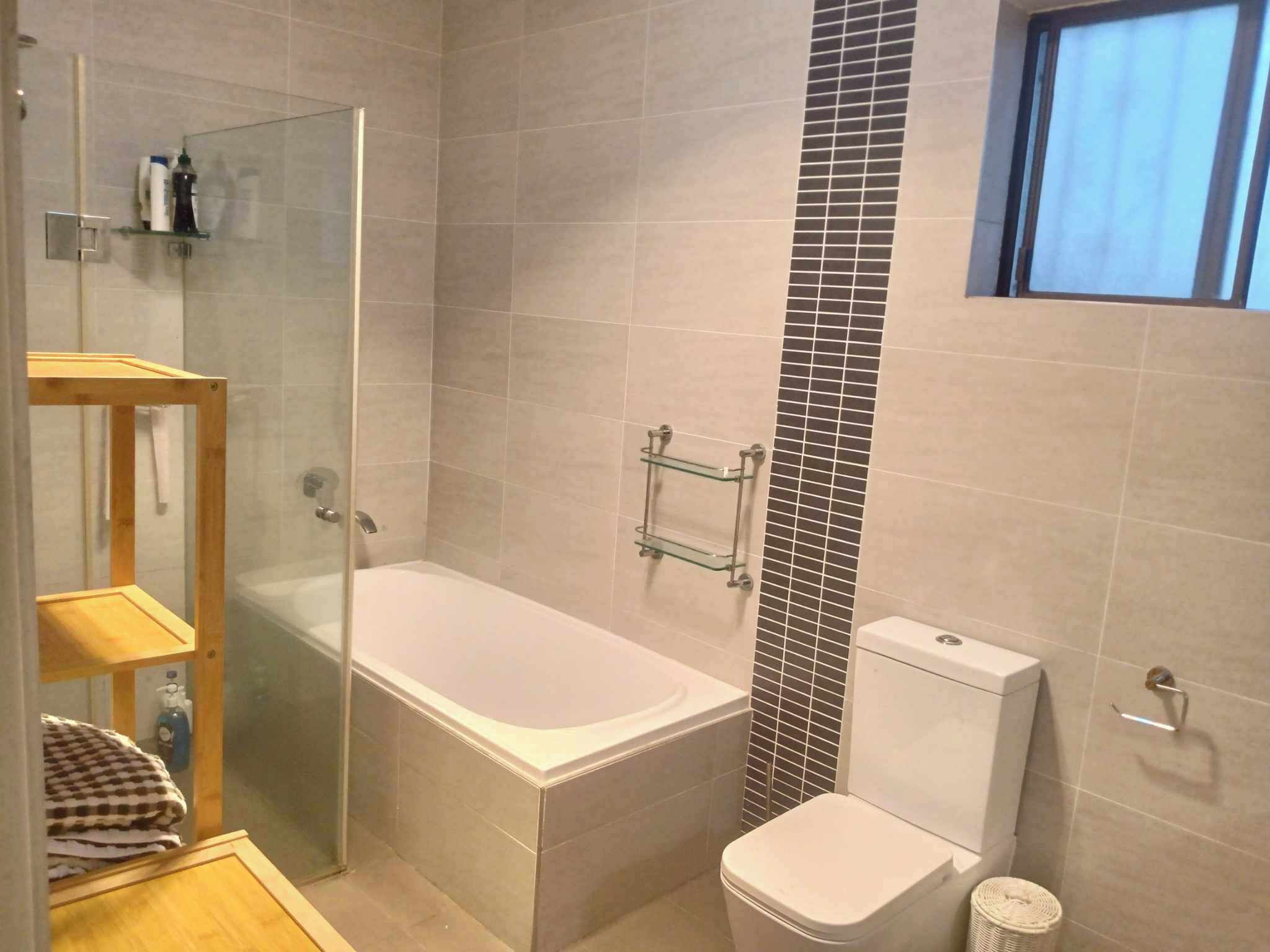 Assecador de cabells, tovalloles i paper higiènic 