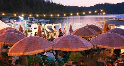 3-bedroom cabin with AC, WiFi in charming Oakhurst. Near Yosemite and Bass Lake.