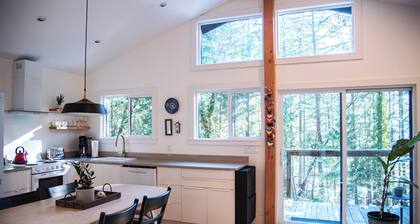 Bird House: Fully Renovated Vesuvius Cottage