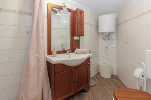 Shower, towels