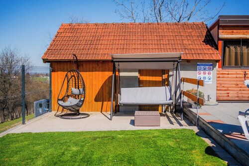 Timber Cottage With Pool, Zasadbreg, Croatia