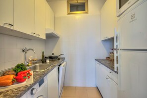 Fridge, microwave, stovetop, dishwasher - Casa Gigi, Sanremo, Italy (Sanremo)