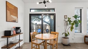 In-room dining - Stunning 3BR Desirable Austin Location (Austin)