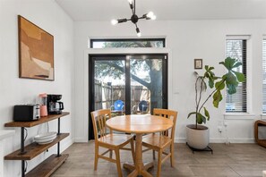 In-room dining - Stunning 3BR Desirable Austin Location (Austin)