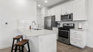 Private kitchen - Stunning 3BR Desirable Austin Location (Austin)