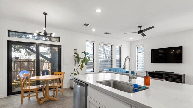 Private kitchen - Stunning 3BR Desirable Austin Location (Austin)