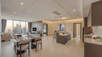 Two Bedroom Apartment | In-room safe, desk, laptop workspace, blackout drapes