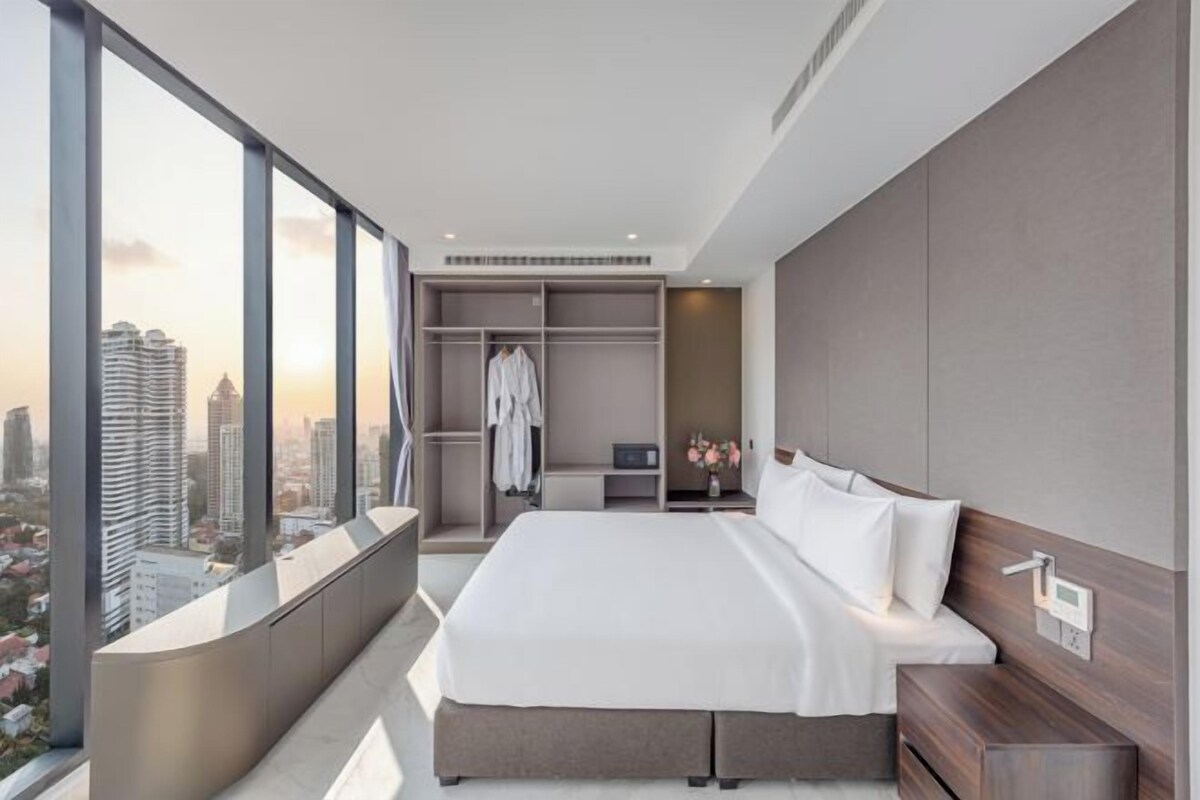 In-room safe, desk, laptop workspace, blackout drapes