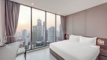 Three Bedroom Apartment | In-room safe, desk, laptop workspace, blackout drapes